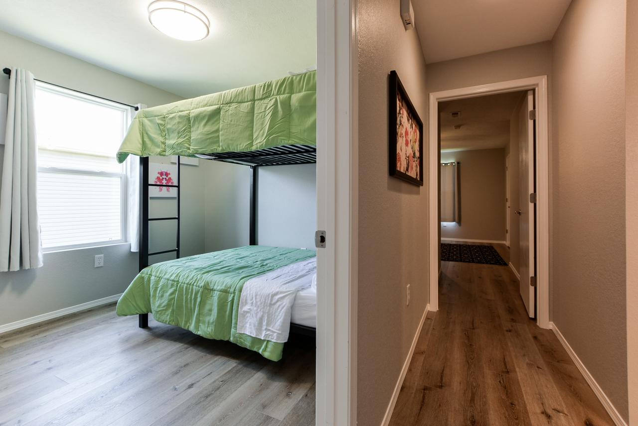 StoryDays - Sleek Mid/mod Decor- Stunning Views - Sleeps 8 -Pool - Mins To Strip - thumb 22