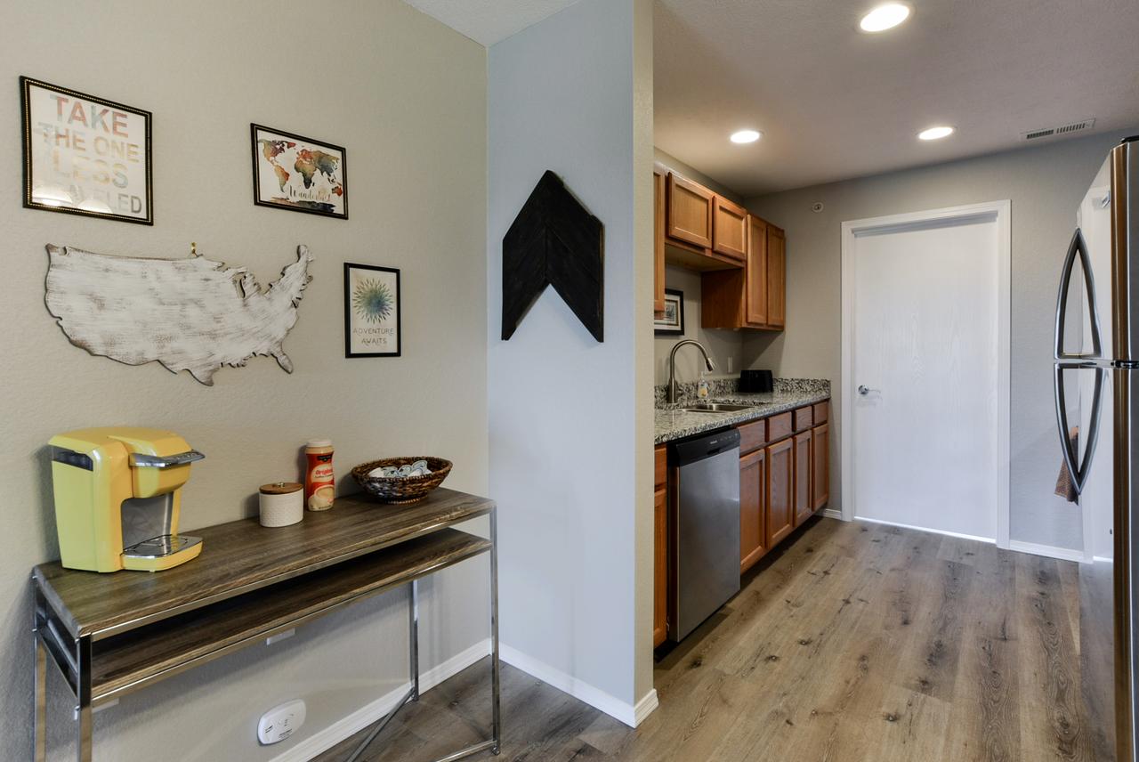 StoryDays - Sleek Mid/mod Decor- Stunning Views - Sleeps 8 -Pool - Mins To Strip - thumb 14