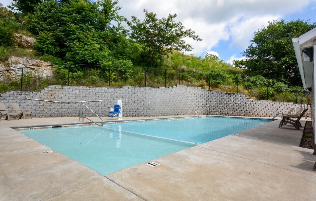 StoryDays - Sleek Mid/mod Decor- Stunning Views - Sleeps 8 -Pool - Mins To Strip - thumb 3