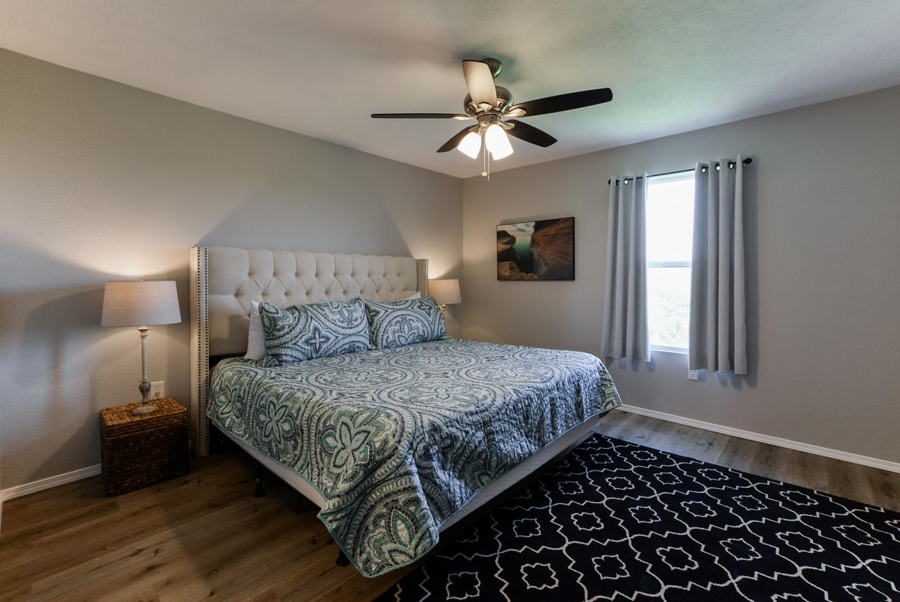 StoryDays - Sleek Mid/mod Decor- Stunning Views - Sleeps 8 -Pool - Mins To Strip - thumb 17