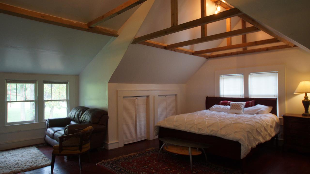 3 Bedroom Home / Sleeps 8 / Near Chiefs And Royals Stadium - thumb 6