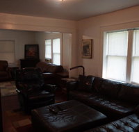 3 Bedroom Home / Sleeps 8 / Near Chiefs and Royals Stadium - USA Accommodation