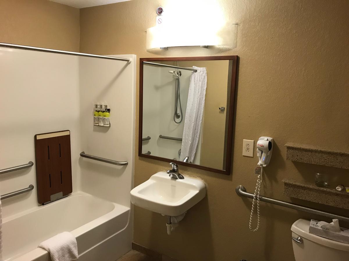 Candlewood Suites Kansas City Airport - thumb 10