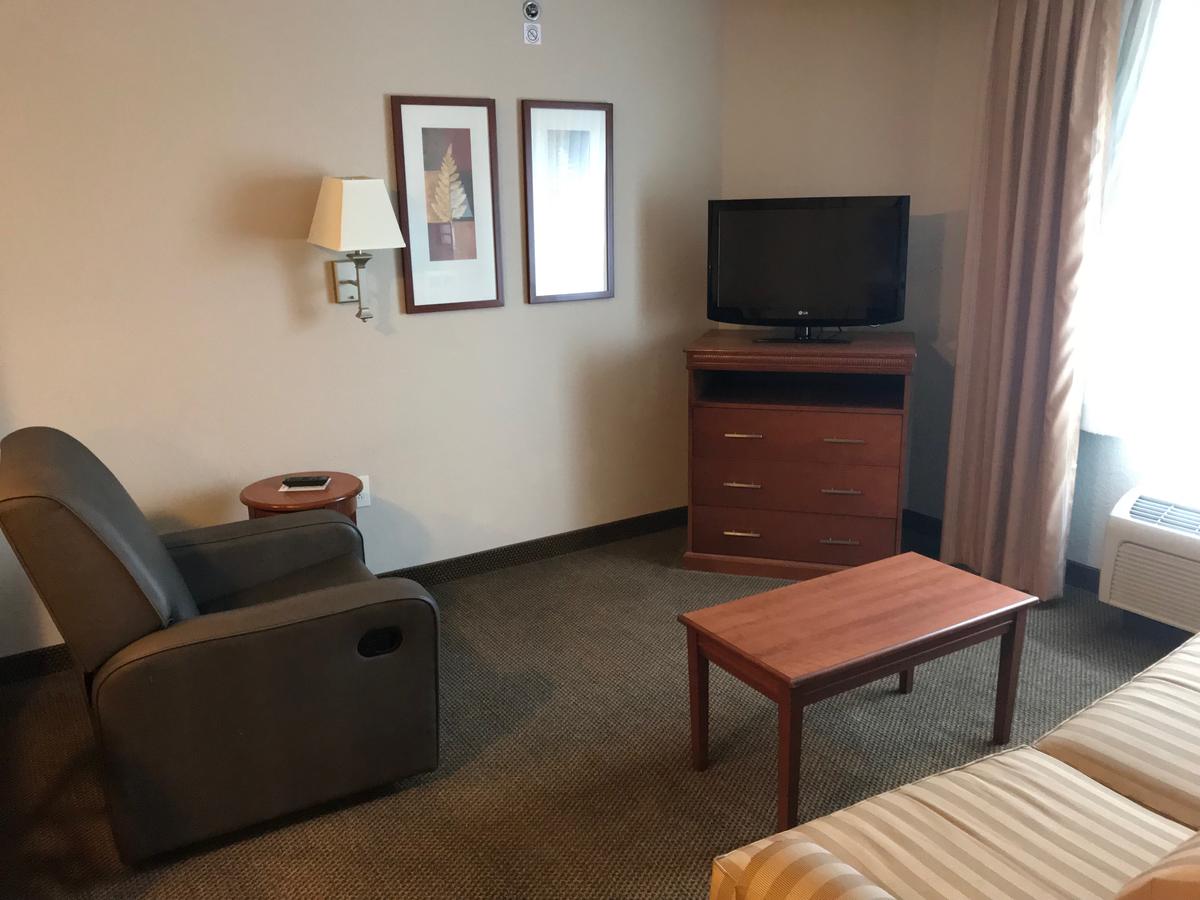 Candlewood Suites Kansas City Airport - thumb 6