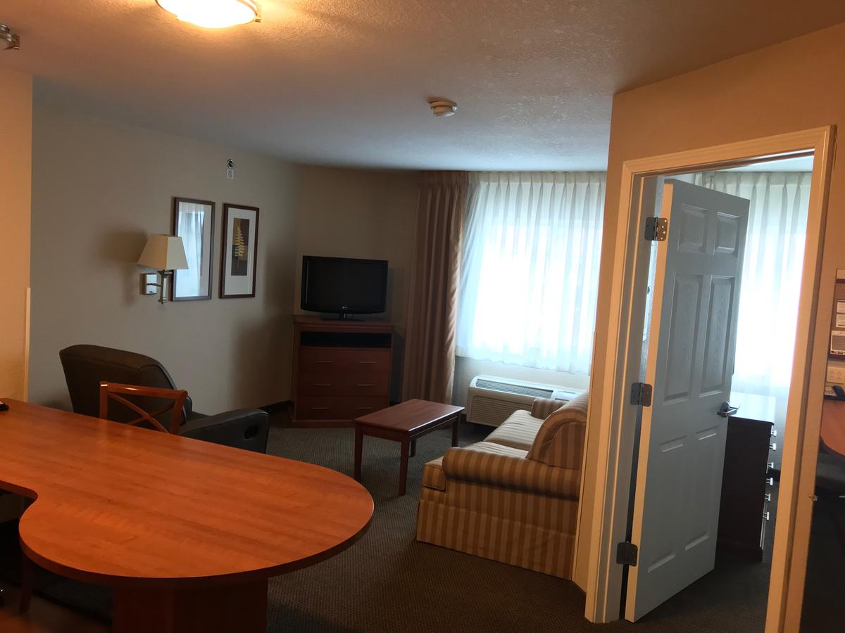Candlewood Suites Kansas City Airport - thumb 8