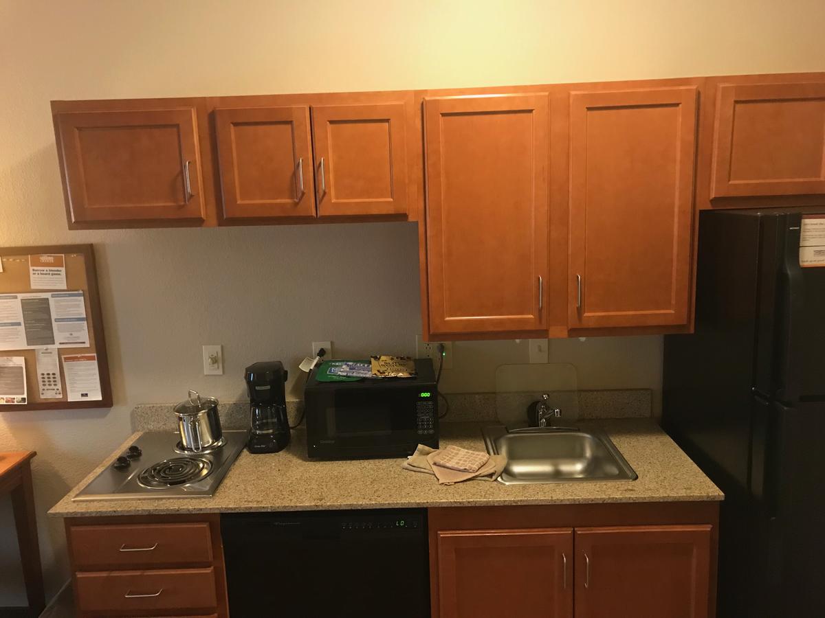 Candlewood Suites Kansas City Airport - thumb 3