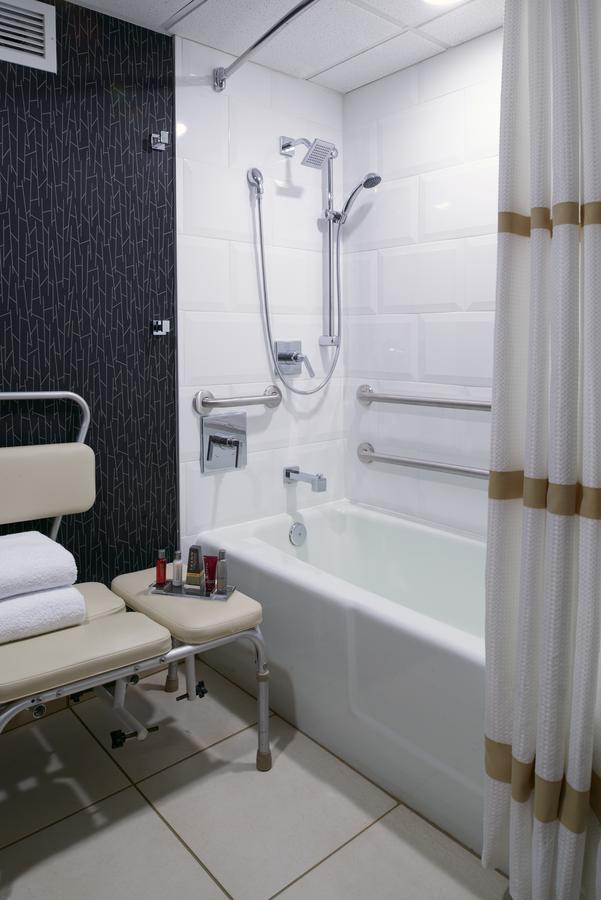 Kansas City Airport Marriott - thumb 1