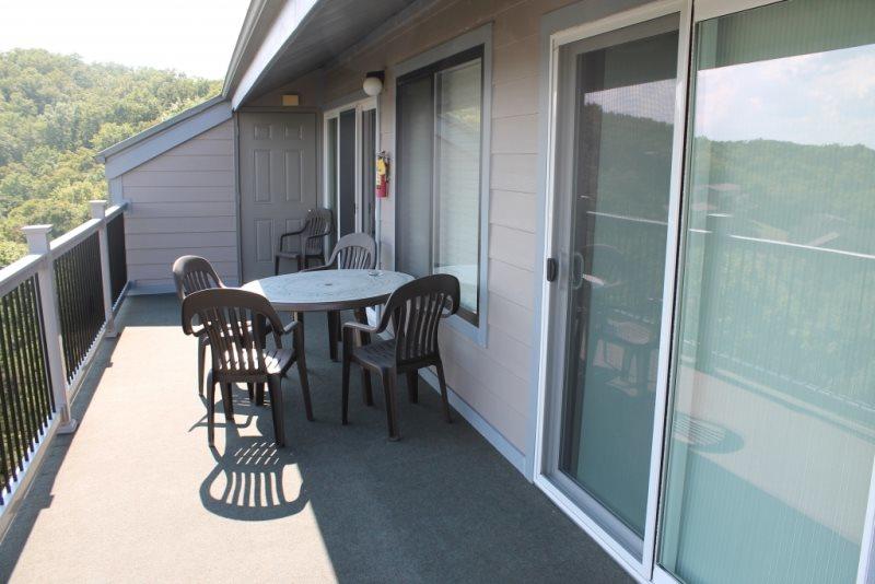 705 - 2 Bedroom - thumb 4