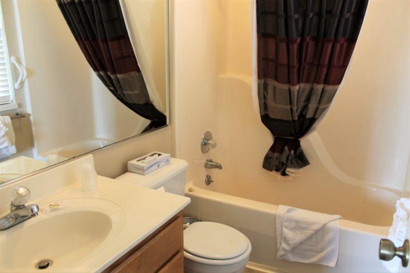 705 - 2 Bedroom - thumb 10