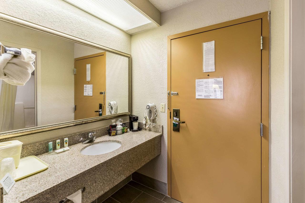 Quality Inn Rolla - thumb 25