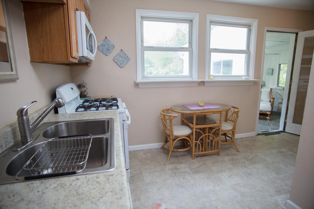 Sun-Filled 2 Bedroom Home - thumb 9