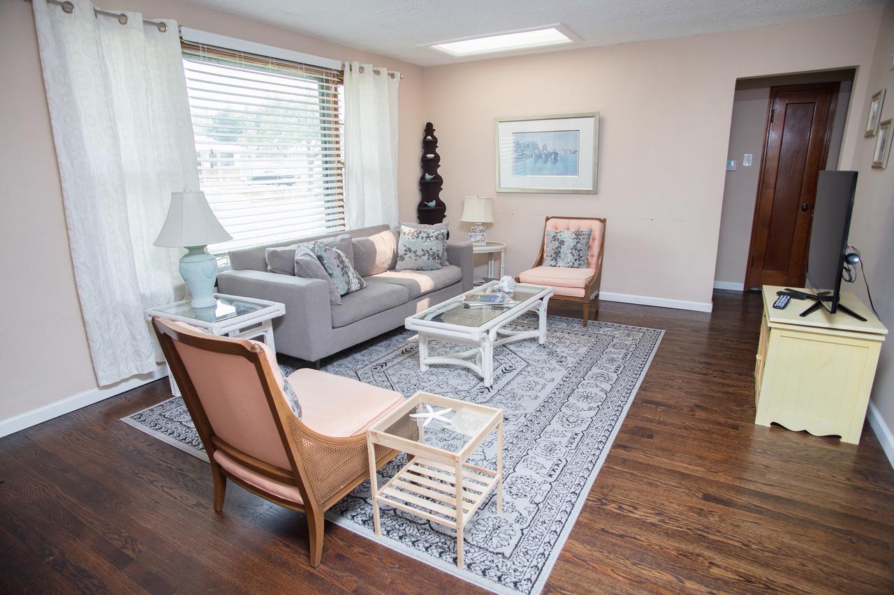 Sun-Filled 2 Bedroom Home - thumb 35