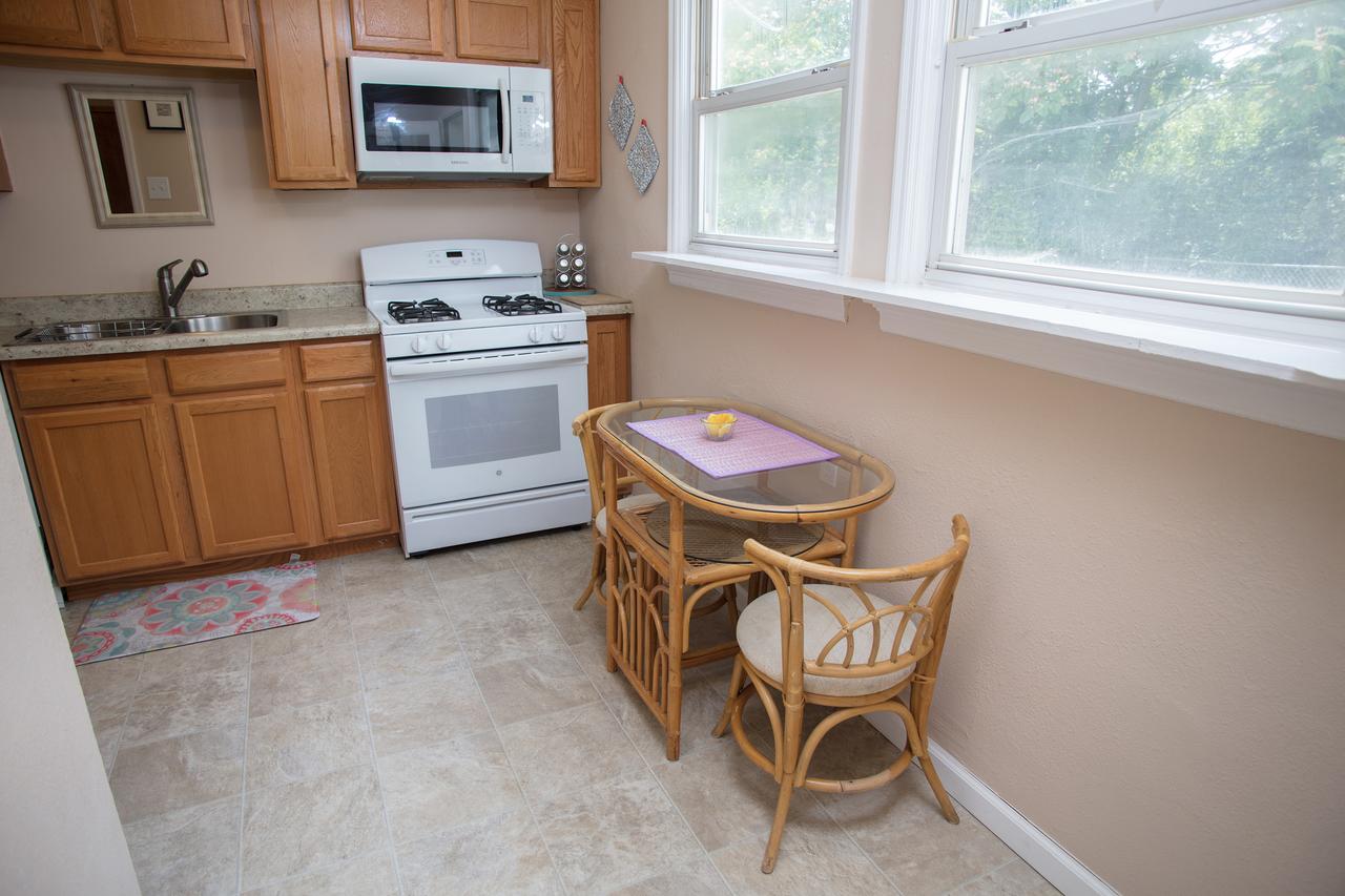 Sun-Filled 2 Bedroom Home - thumb 8