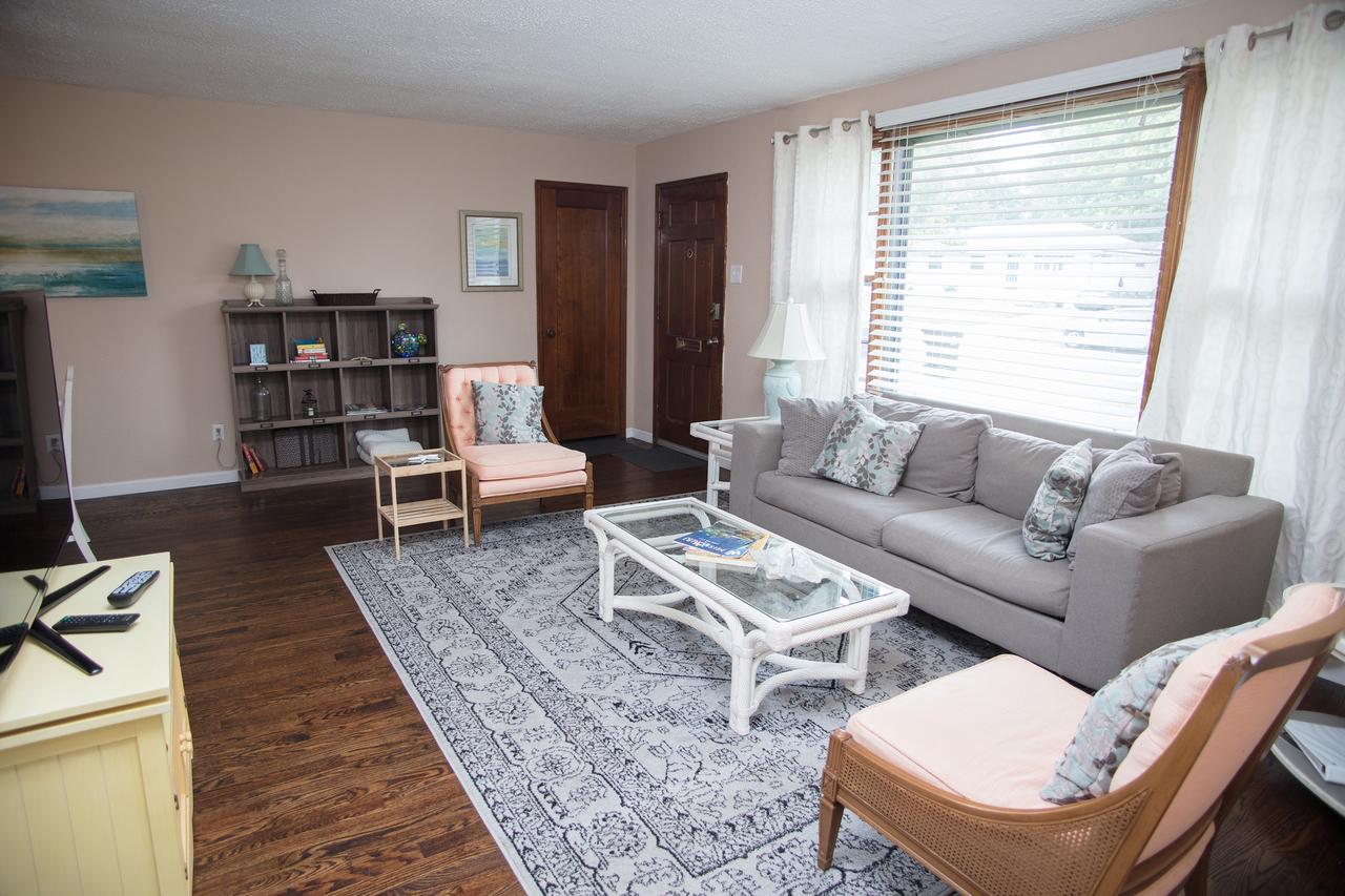 Sun-Filled 2 Bedroom Home - thumb 28