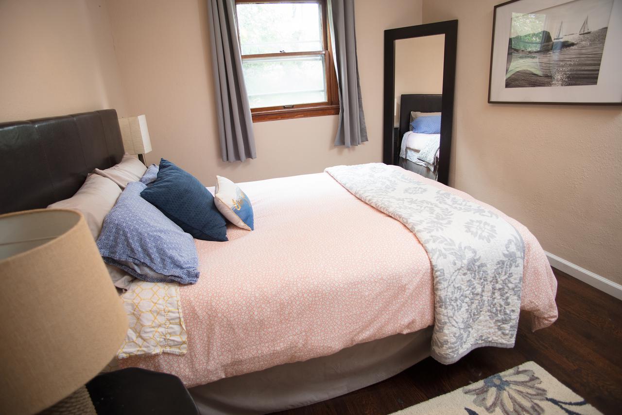 Sun-Filled 2 Bedroom Home - thumb 23