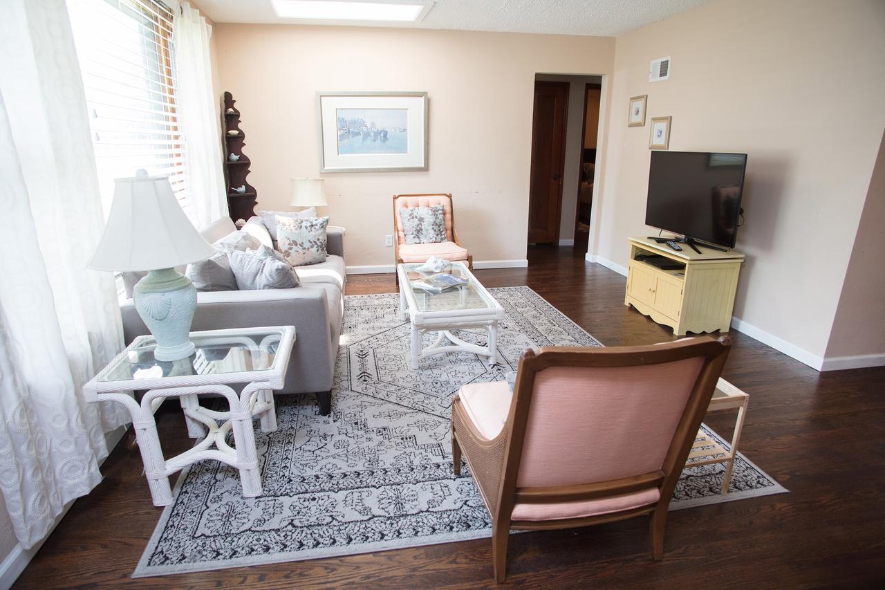 Sun-Filled 2 Bedroom Home - thumb 36