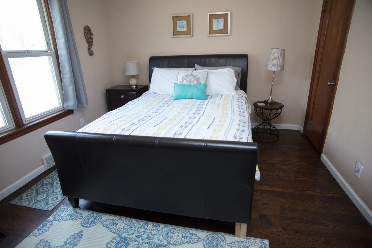 Sun-Filled 2 Bedroom Home - thumb 0