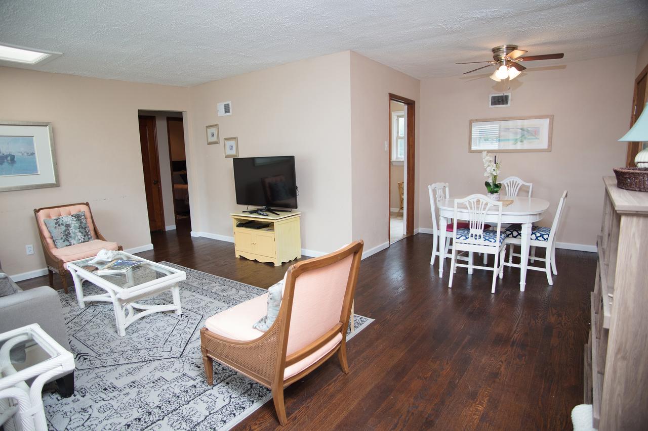 Sun-Filled 2 Bedroom Home - thumb 32