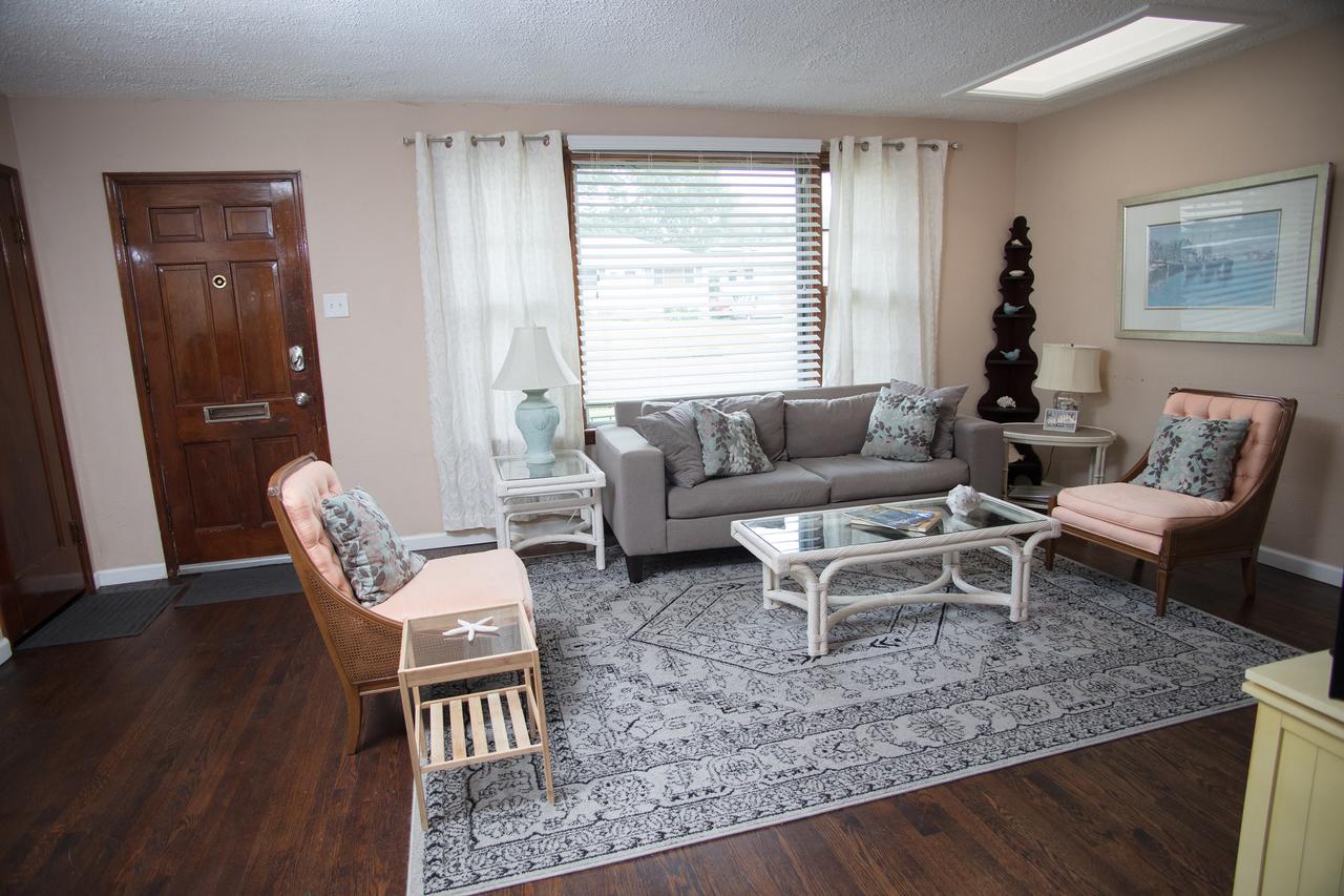 Sun-Filled 2 Bedroom Home - thumb 27