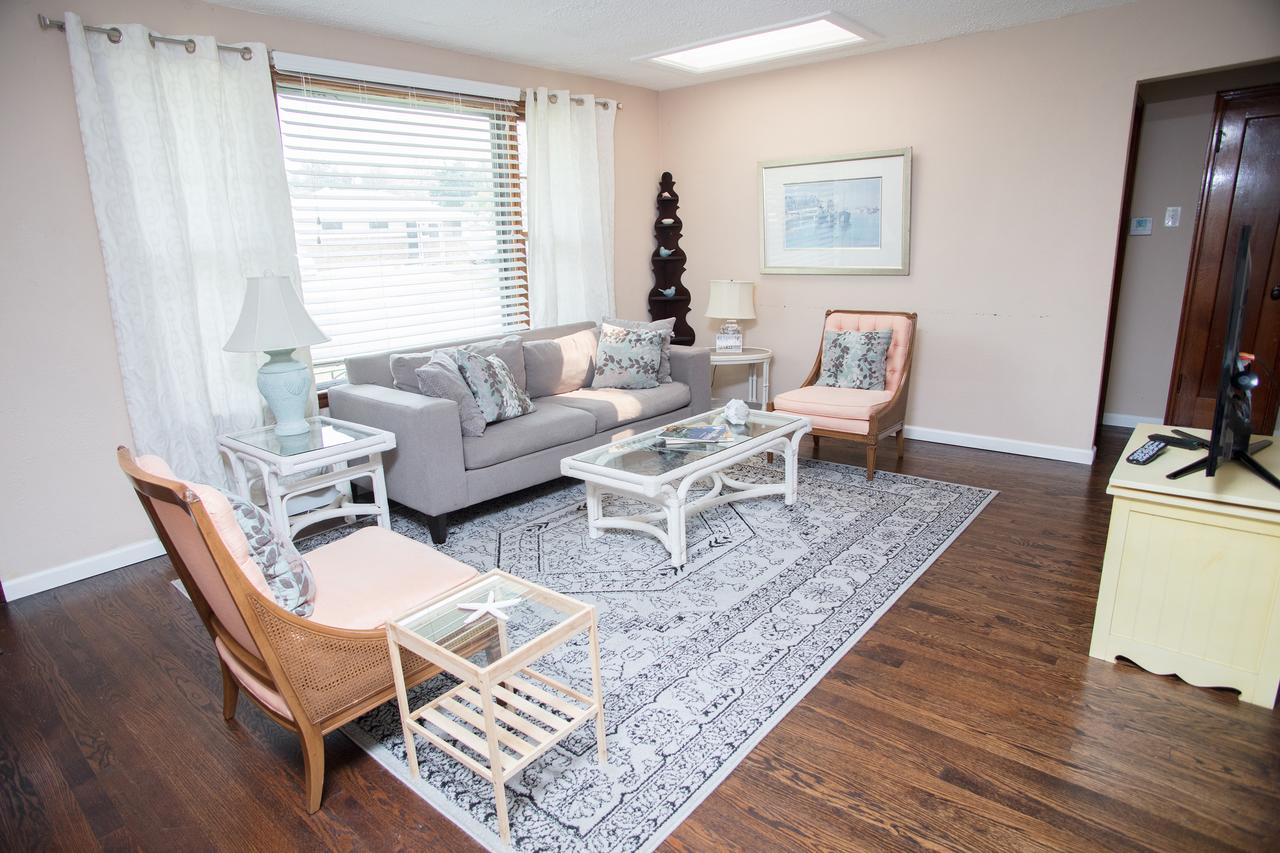 Sun-Filled 2 Bedroom Home - thumb 34