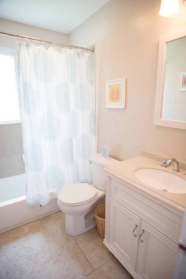 Sun-Filled 2 Bedroom Home - thumb 17