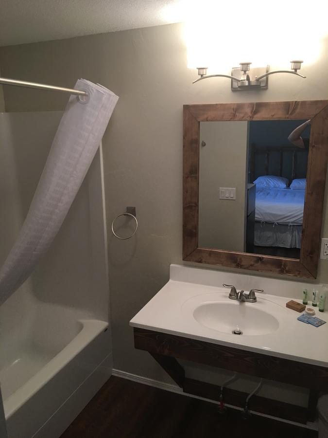 Evergreen Motel - thumb 37