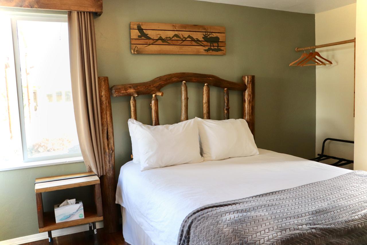 Evergreen Motel - thumb 5