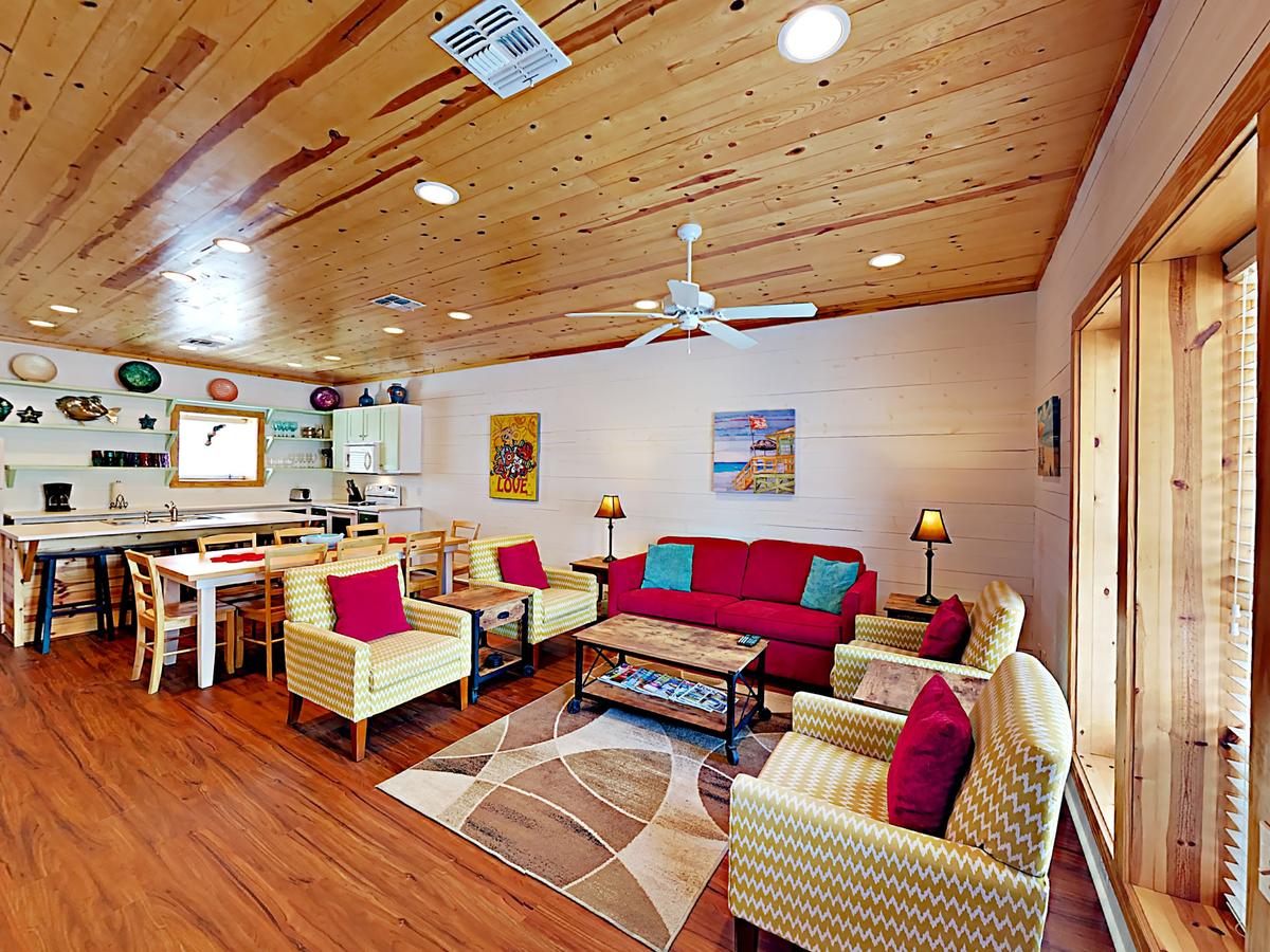 The Commons 102 - Three Bedroom Townhome - thumb 2