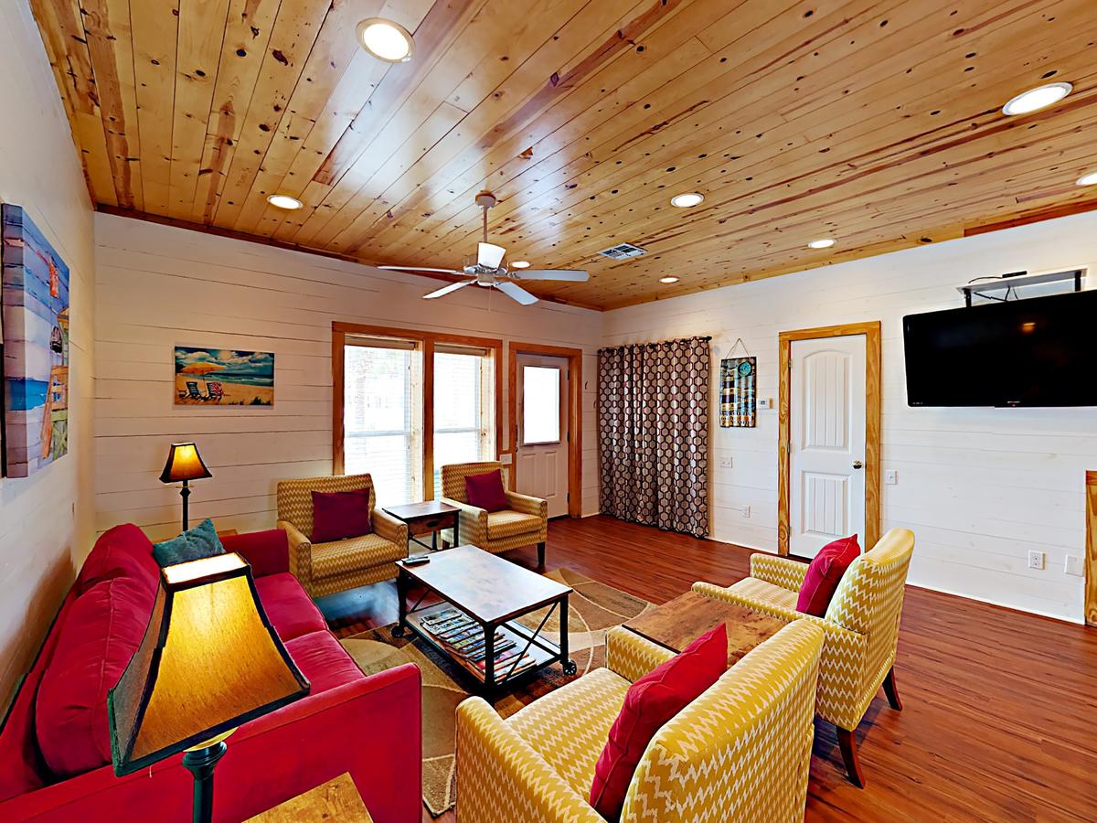 The Commons 102 - Three Bedroom Townhome - thumb 3