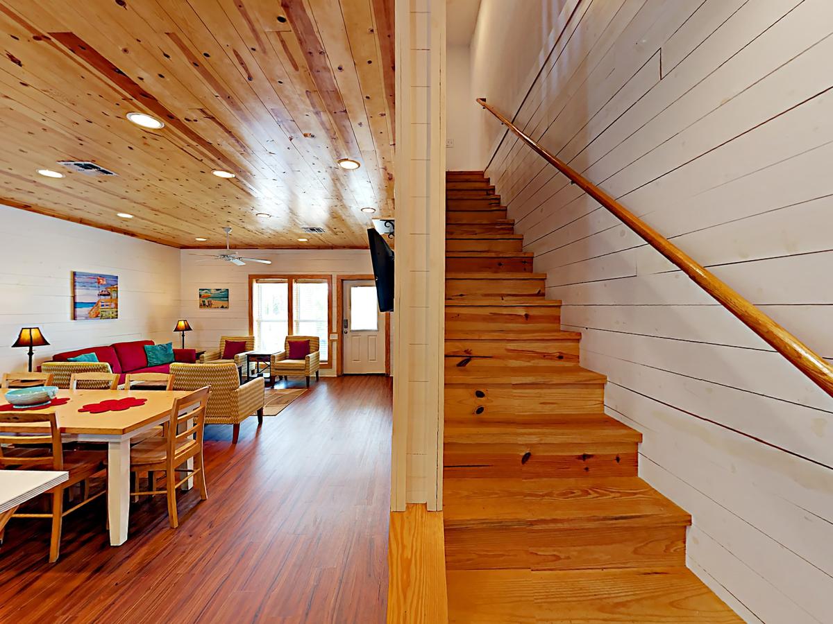 The Commons 102 - Three Bedroom Townhome - thumb 6