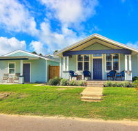 Walk to Beach From Outstanding Classic Residence - Tourism Bookings