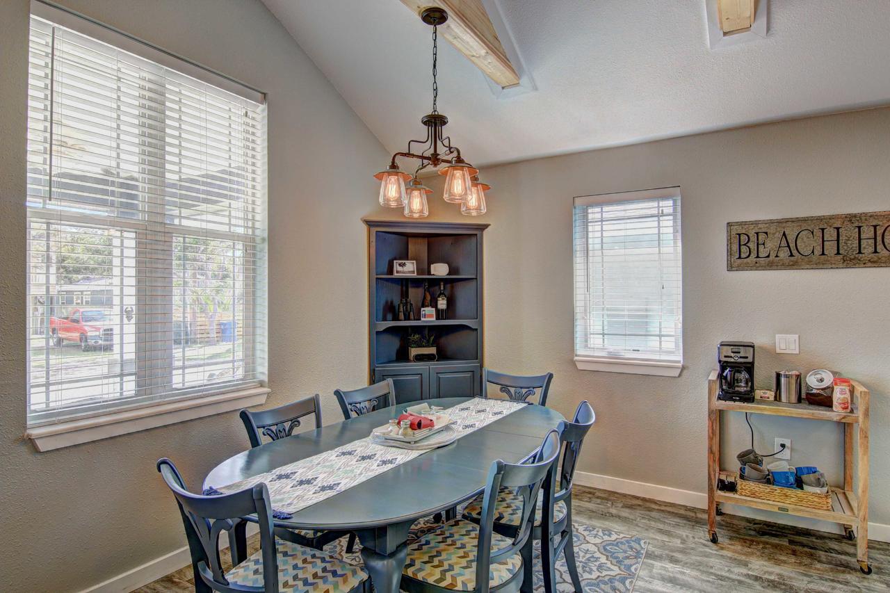 Walk To Beach From Outstanding Classic Residence - thumb 4