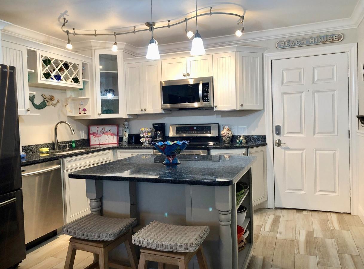 A Change In Lattitude 304BH Condo - thumb 6