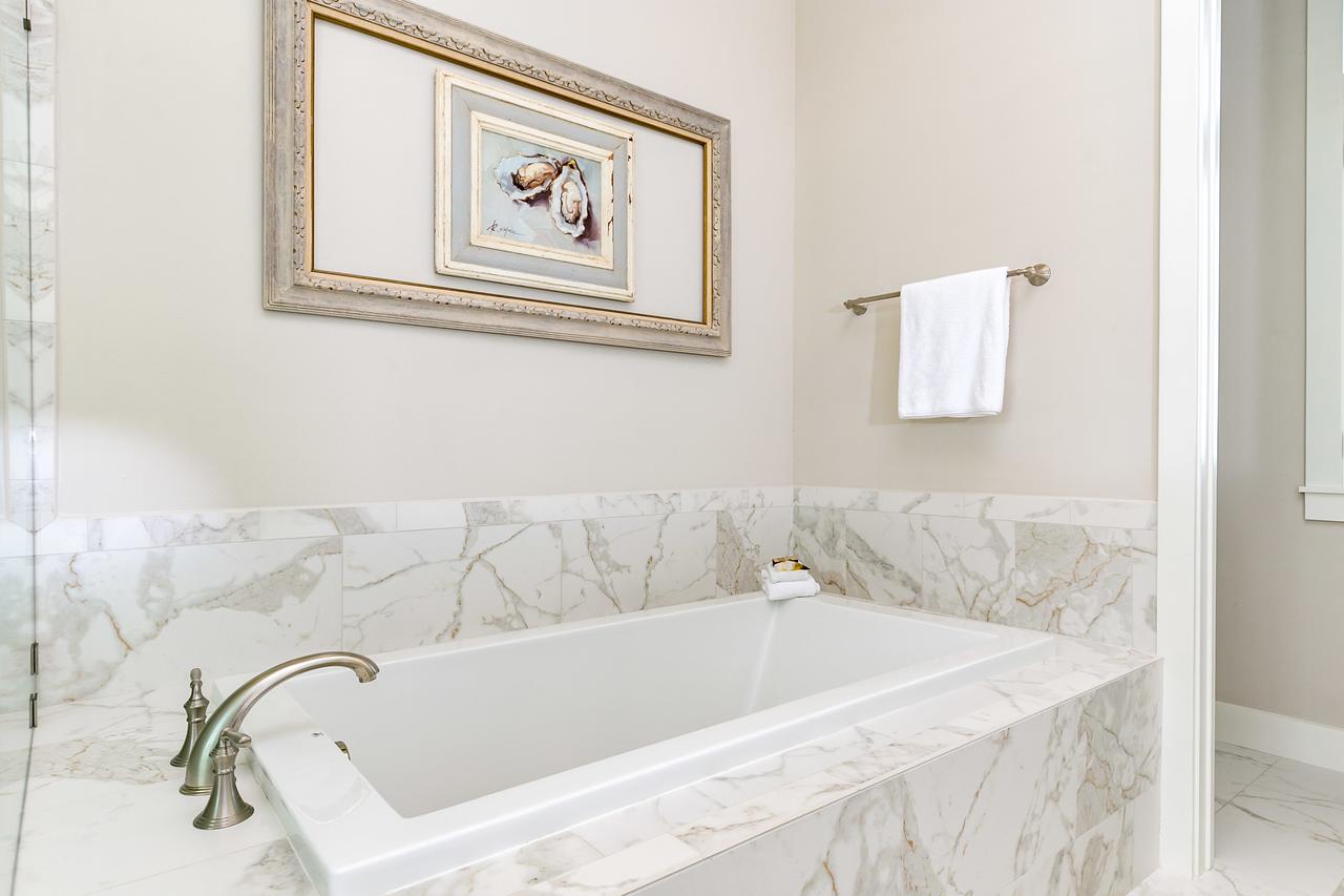 Coastal Chic In Port Aransas Home - thumb 28