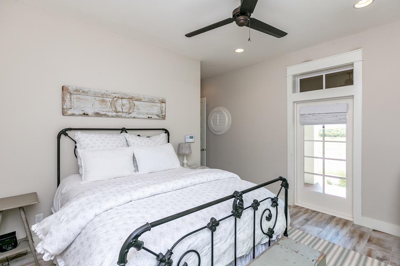 Coastal Chic In Port Aransas Home - thumb 34