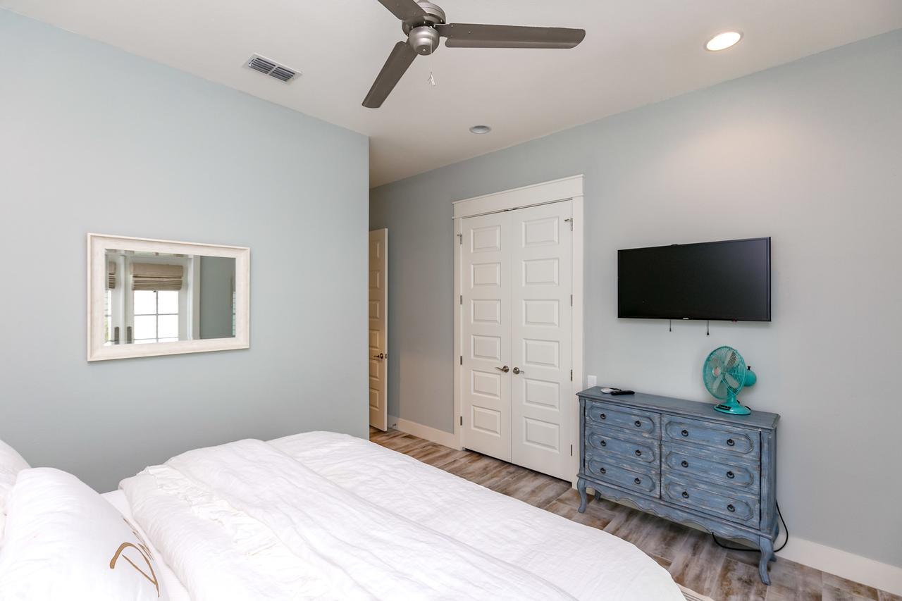 Coastal Chic In Port Aransas Home - thumb 2