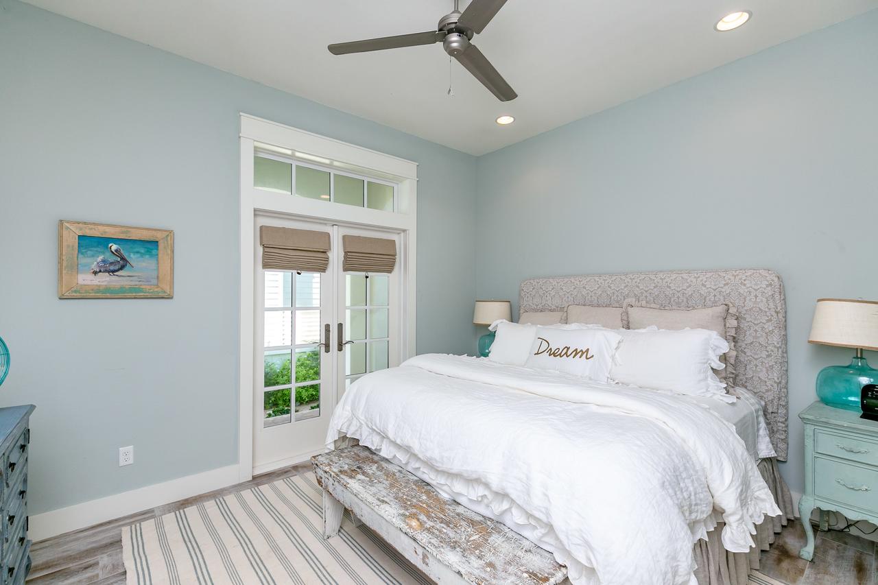 Coastal Chic In Port Aransas Home - thumb 17