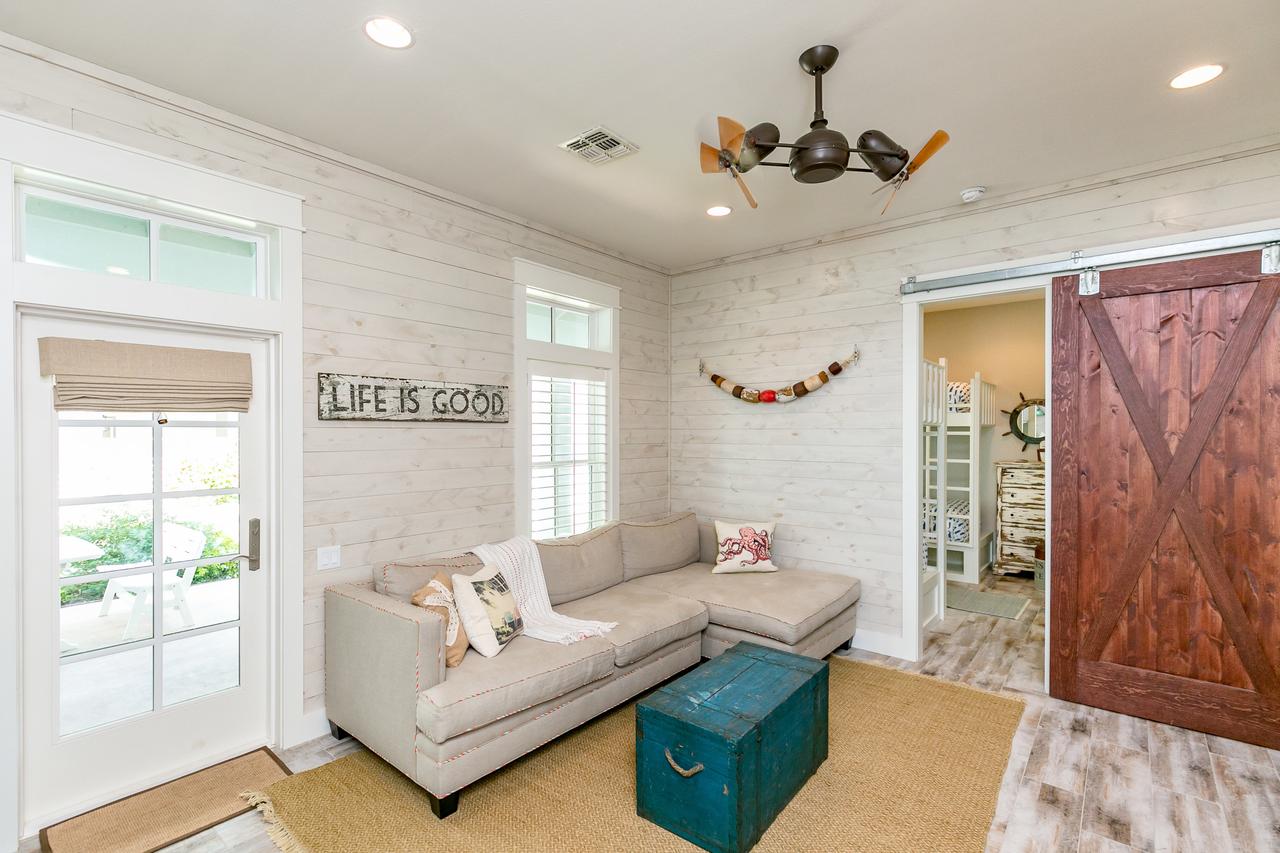 Coastal Chic In Port Aransas Home - thumb 29