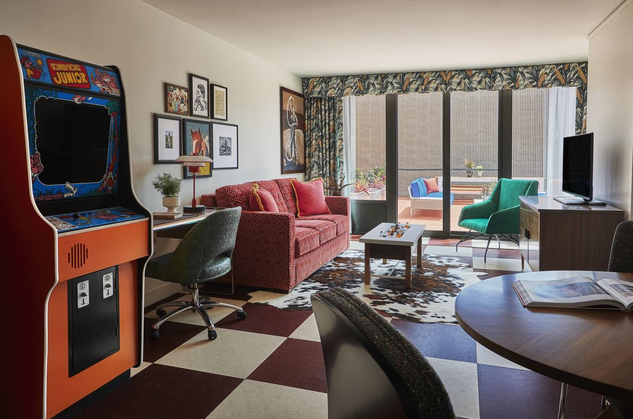 Graduate Lincoln - thumb 4