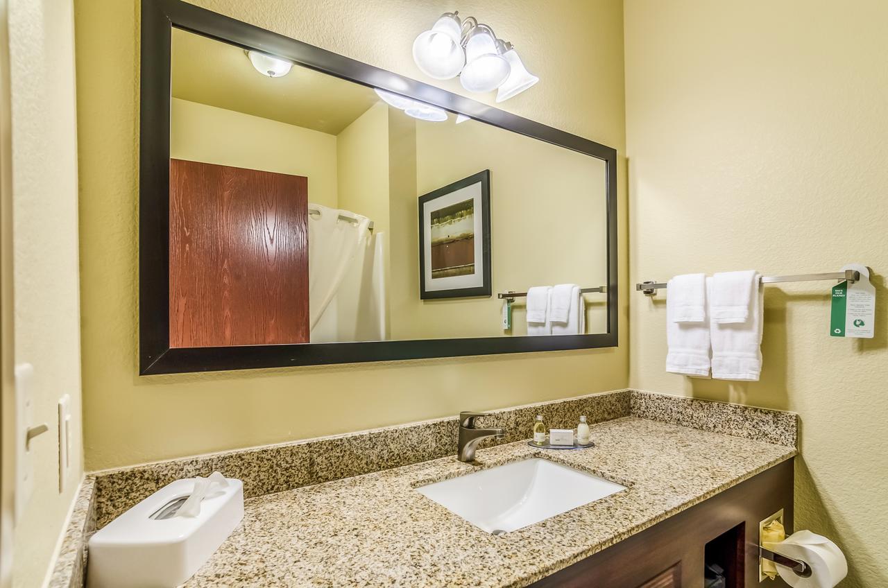 Cobblestone Hotel & Suites - McCook - thumb 21