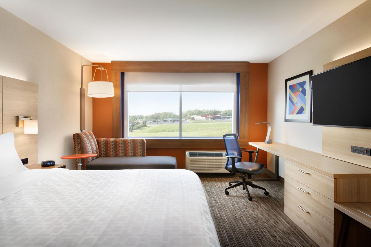 Holiday Inn Express & Suites - Omaha Downtown - Airport - thumb 3