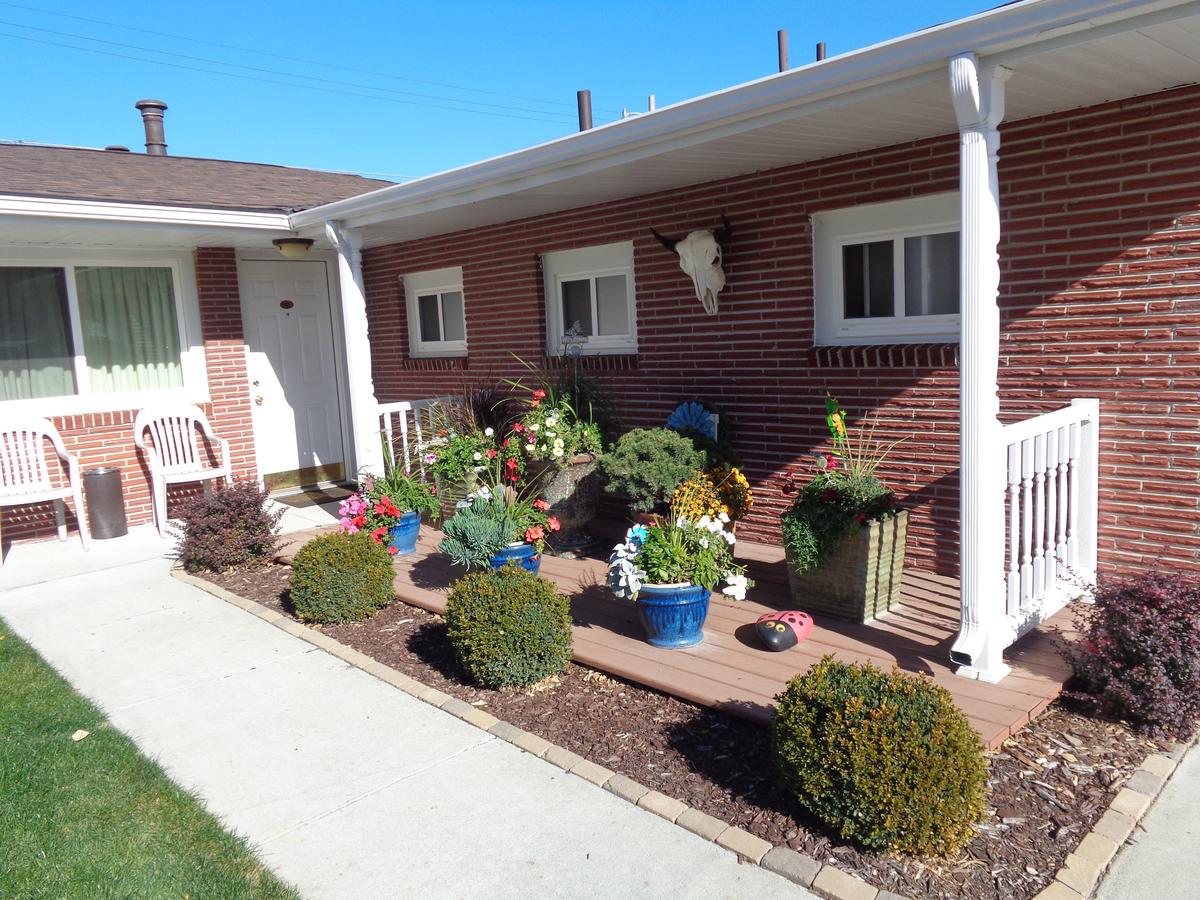 Husker Inn - thumb 6