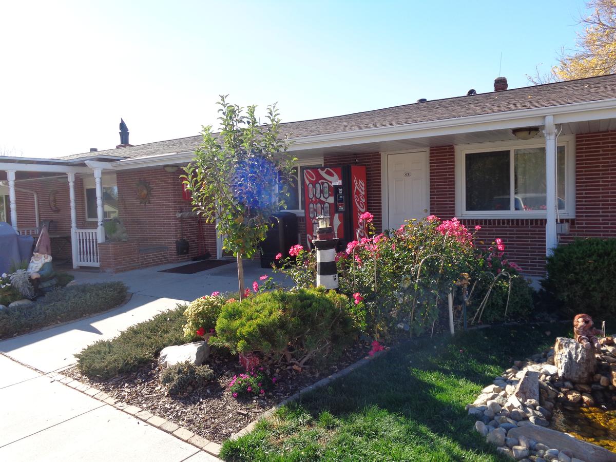 Husker Inn - thumb 1