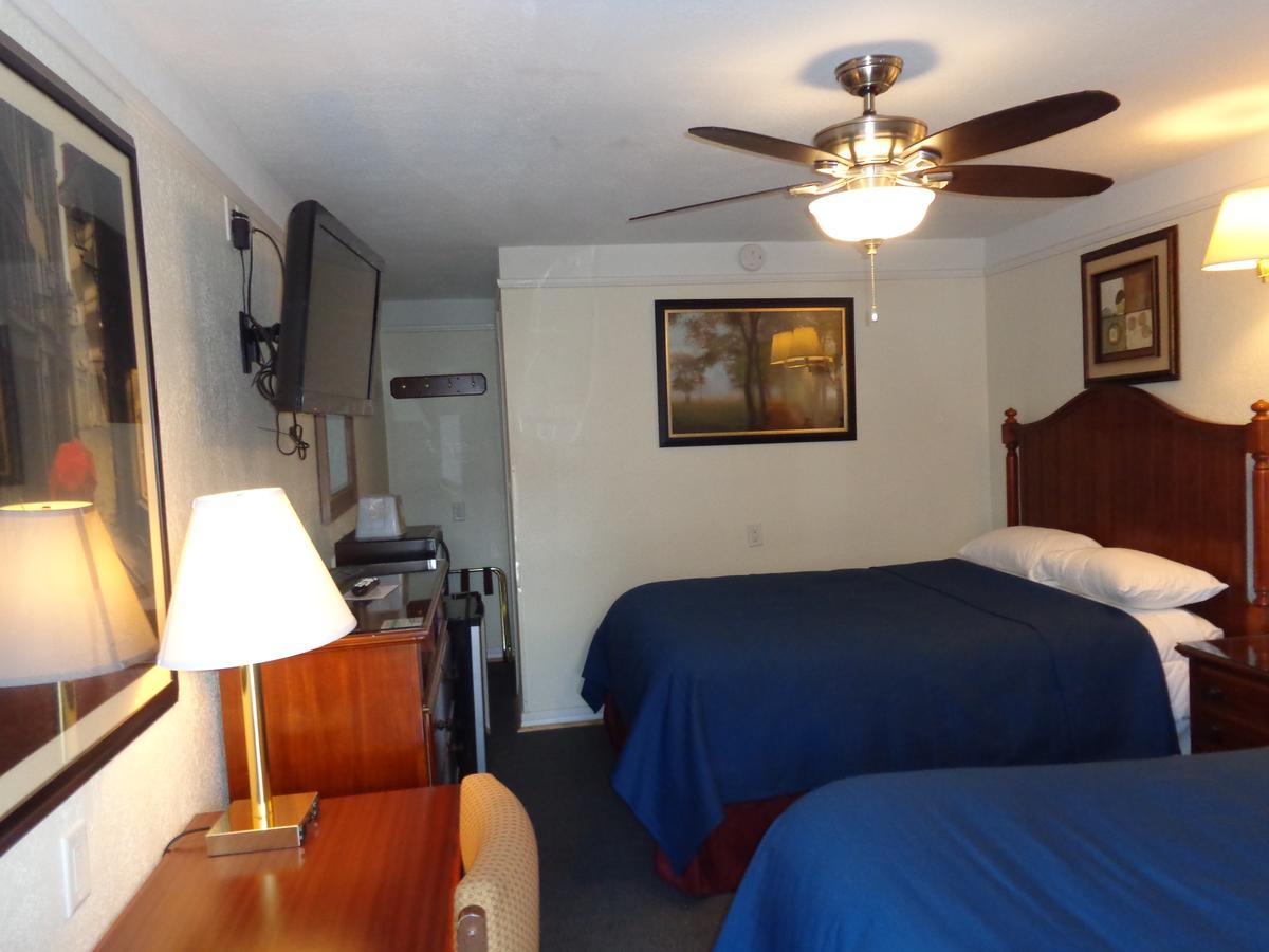 Husker Inn - thumb 11