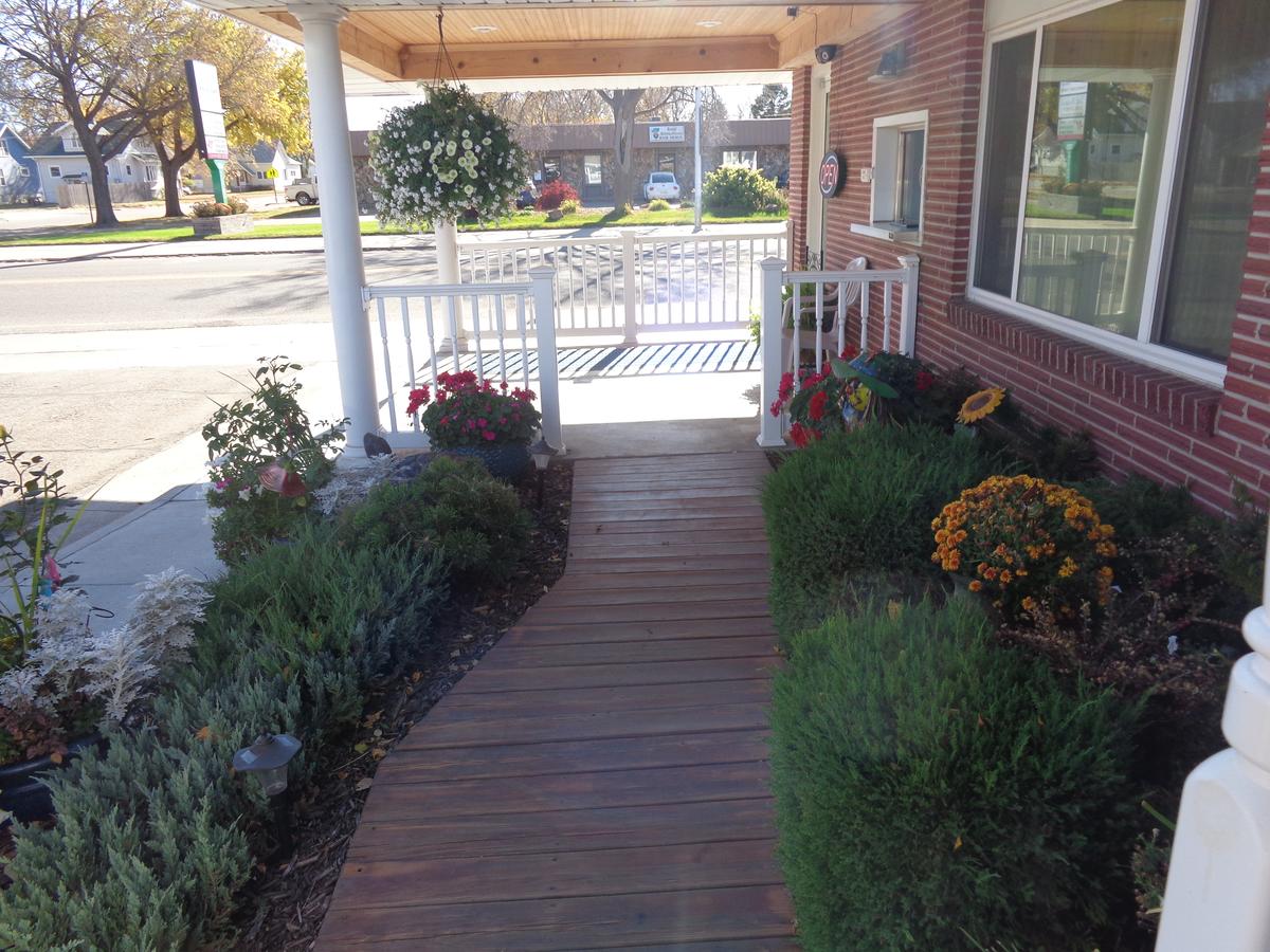 Husker Inn - thumb 4