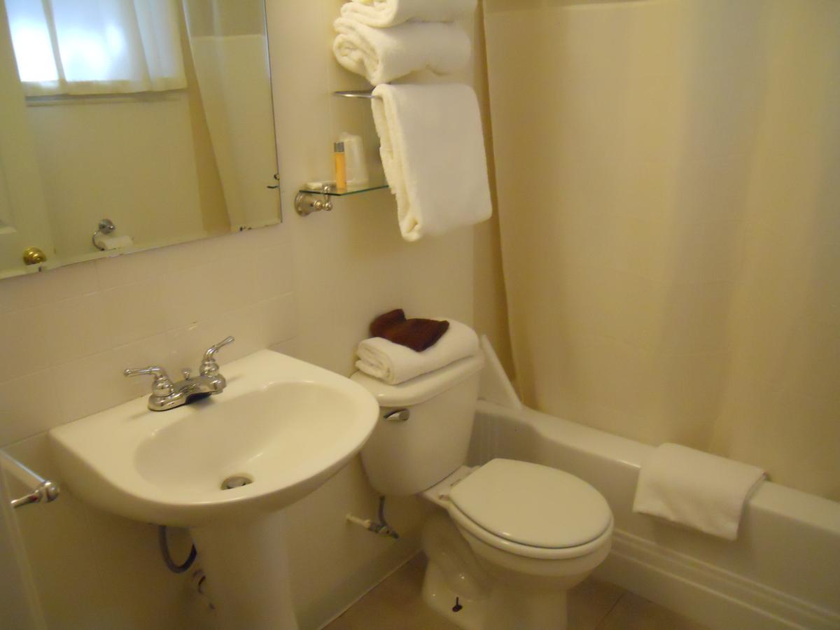 Husker Inn - thumb 3