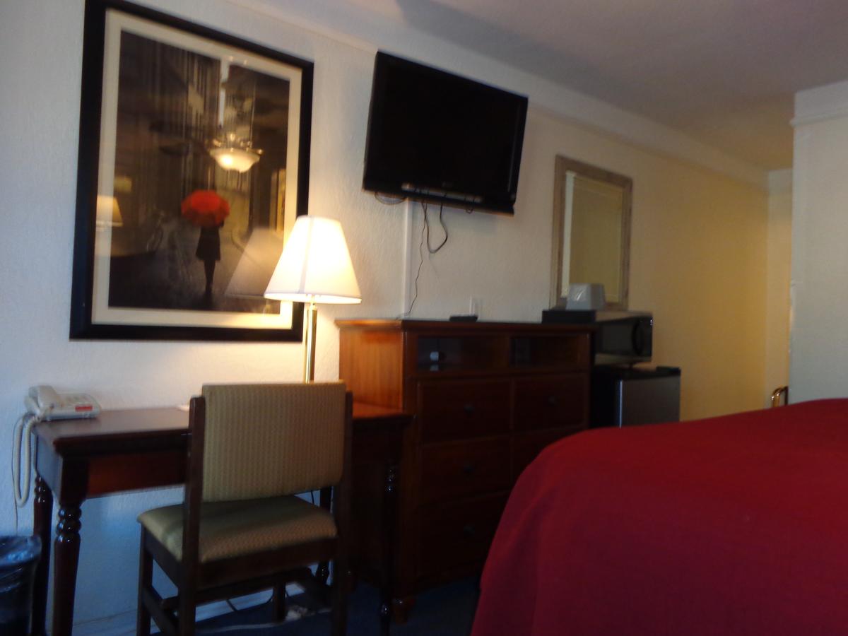 Husker Inn - thumb 13