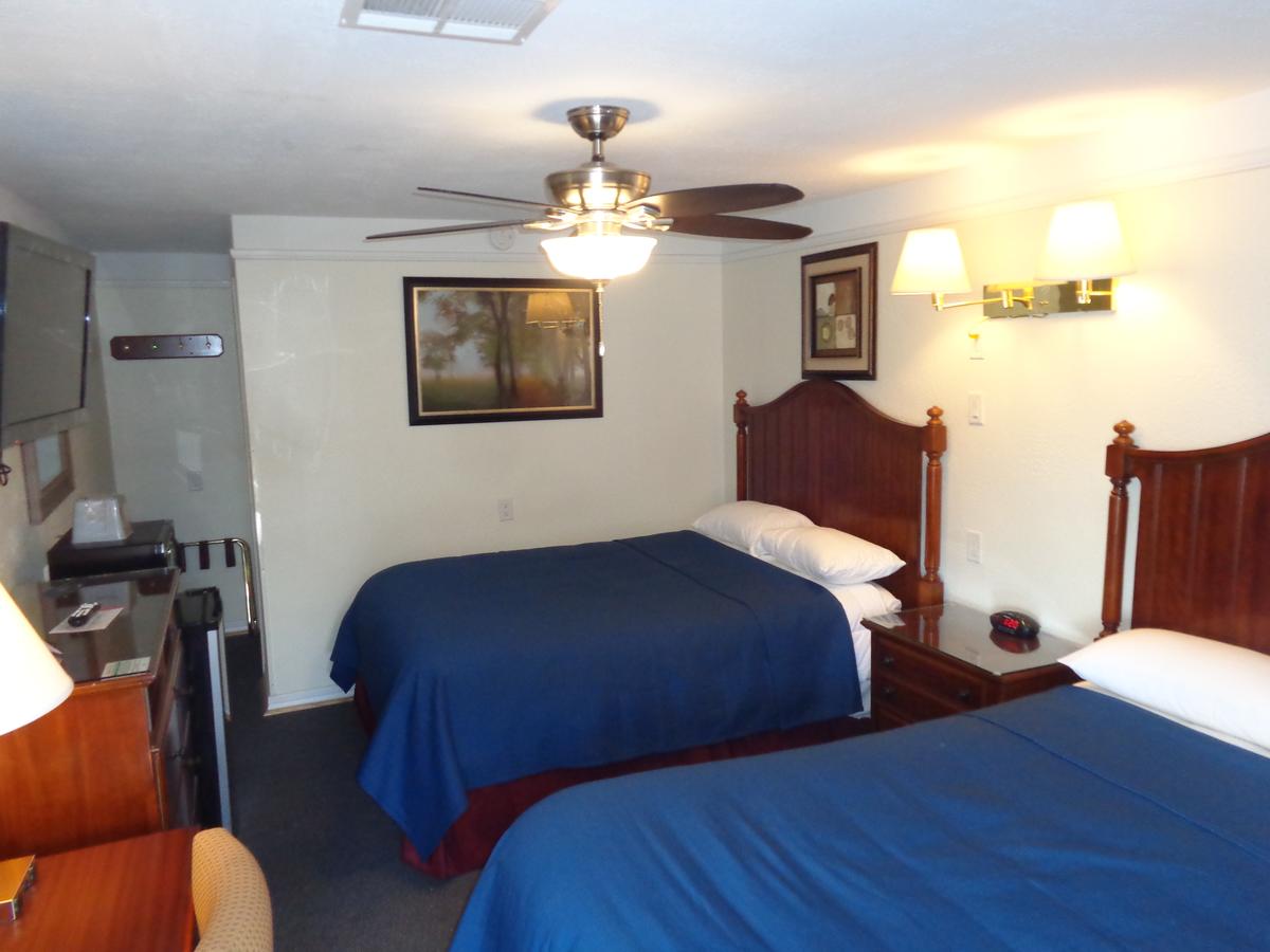 Husker Inn - thumb 2