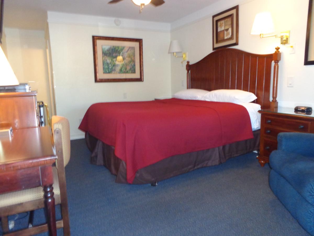 Husker Inn - thumb 19