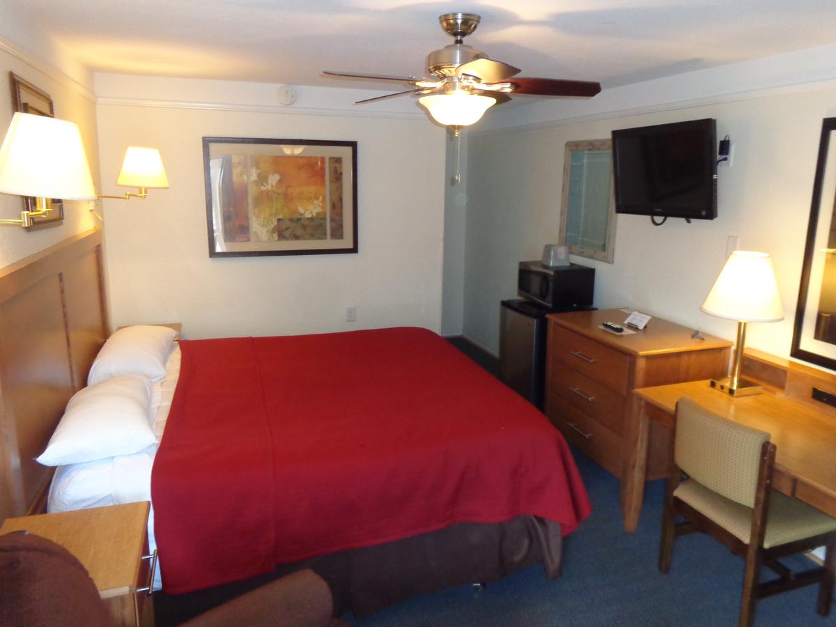 Husker Inn - thumb 14